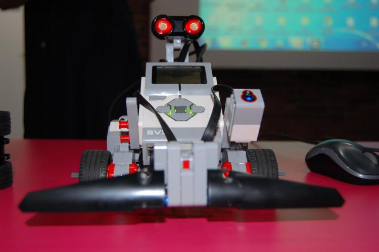 фото У Рівному дітей вчитимуть програмувати роботів. Прес-анонс